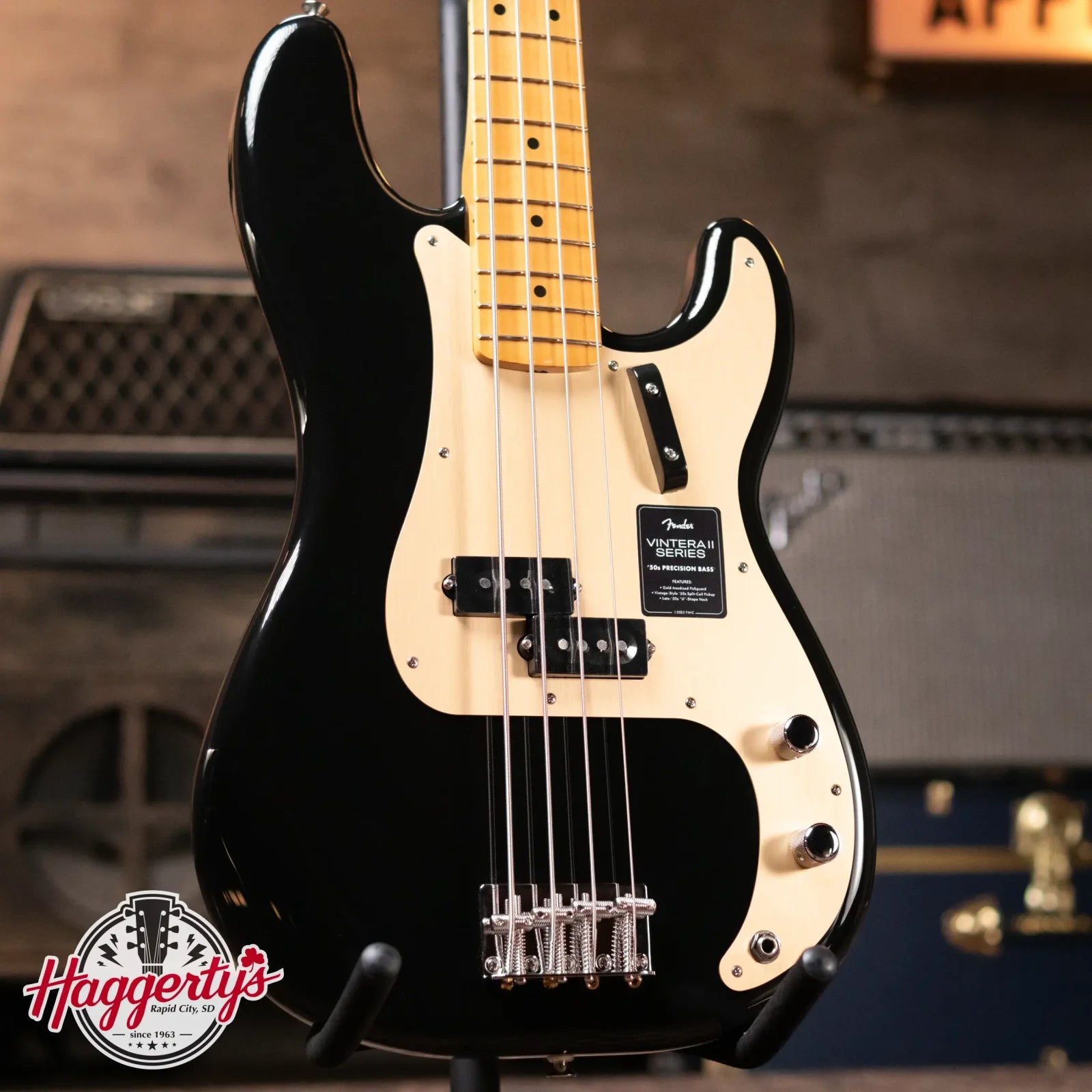 Fender Vintera II '50s Precision Bass, Maple Fingerboard - Black with Deluxe Gig Bag