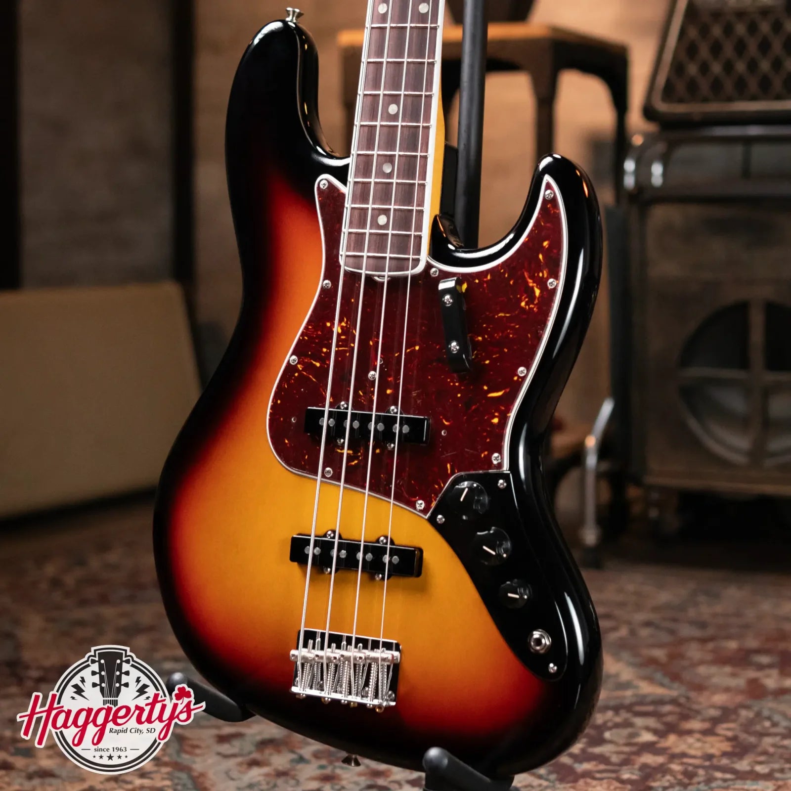 Fender American Vintage II 1966 Jazz Bass Rosewood Fingerboard - 3-Color Sunburst with Hardshell Case
