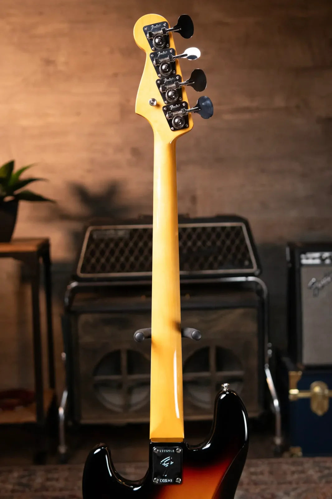 Fender American Vintage II 1966 Jazz Bass Rosewood Fingerboard - 3-Color Sunburst with Hardshell Case