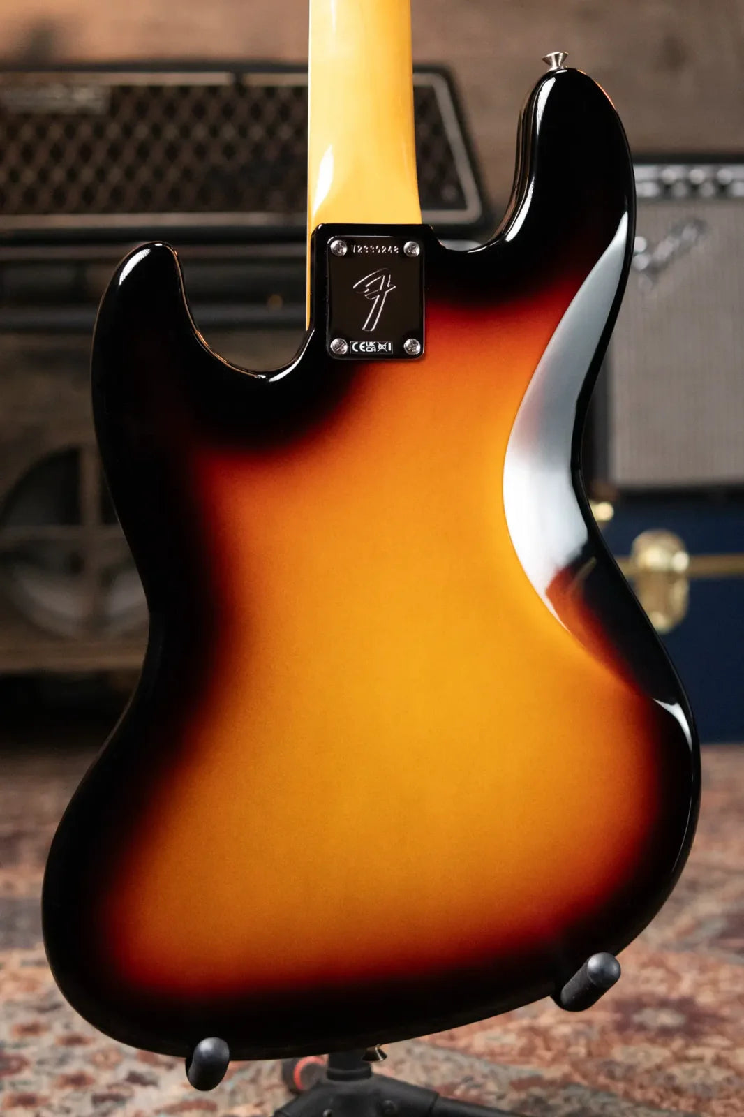 Fender American Vintage II 1966 Jazz Bass Rosewood Fingerboard - 3-Color Sunburst with Hardshell Case