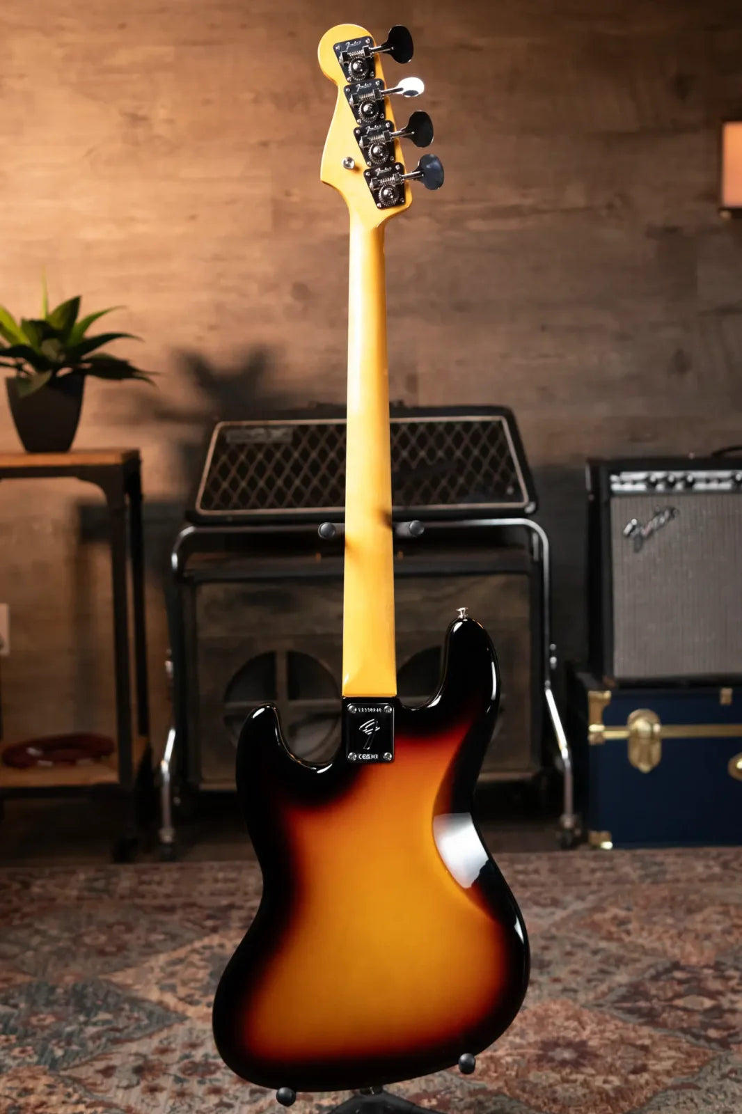 Fender American Vintage II 1966 Jazz Bass Rosewood Fingerboard - 3-Color Sunburst with Hardshell Case