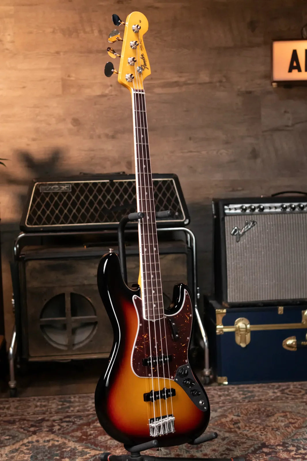 Fender American Vintage II 1966 Jazz Bass Rosewood Fingerboard - 3-Color Sunburst with Hardshell Case