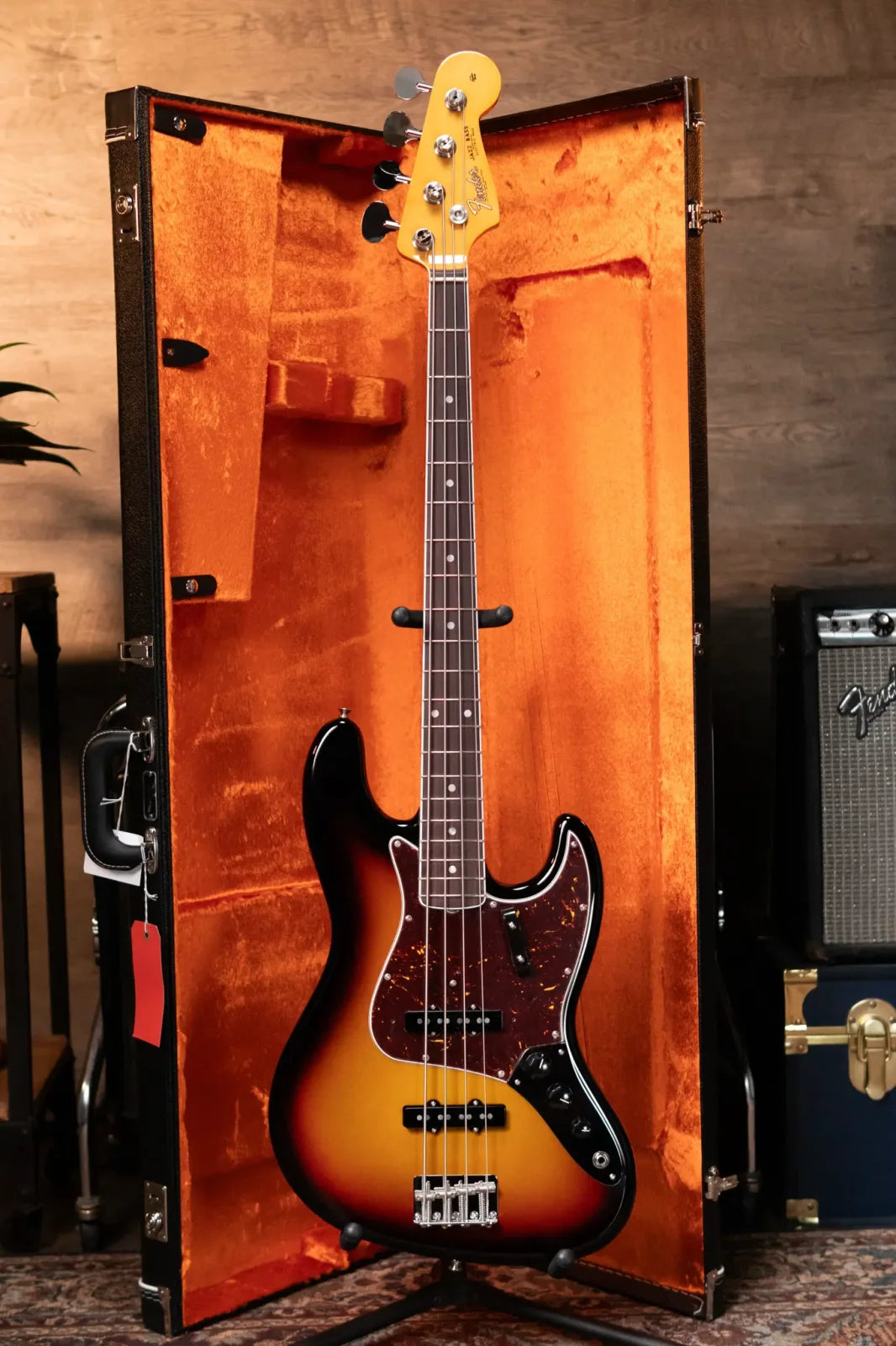 Fender American Vintage II 1966 Jazz Bass Rosewood Fingerboard - 3-Color Sunburst with Hardshell Case