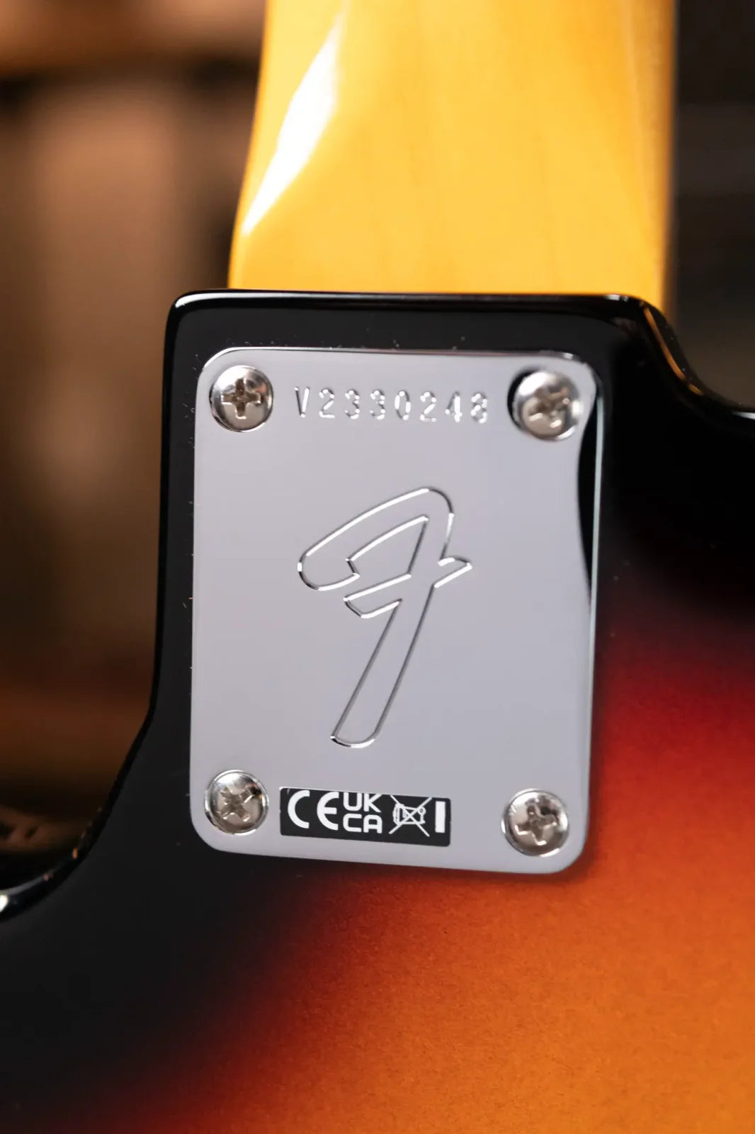 Fender American Vintage II 1966 Jazz Bass Rosewood Fingerboard - 3-Color Sunburst with Hardshell Case