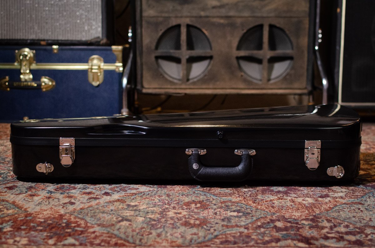 Bobelock 1029 Fiberglass Arrow Mandolin Case- Black/Wine