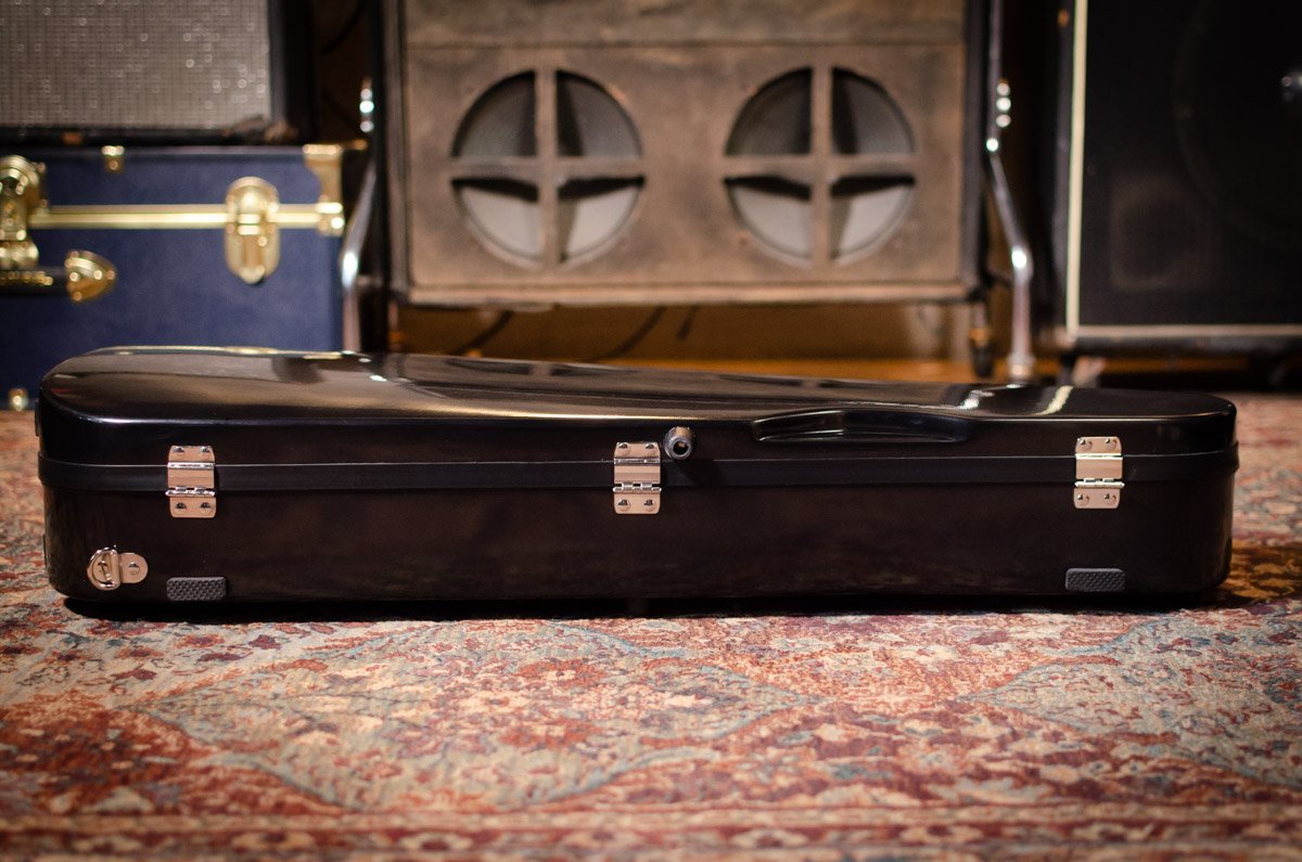 Bobelock 1029 Fiberglass Arrow Mandolin Case- Black/Wine