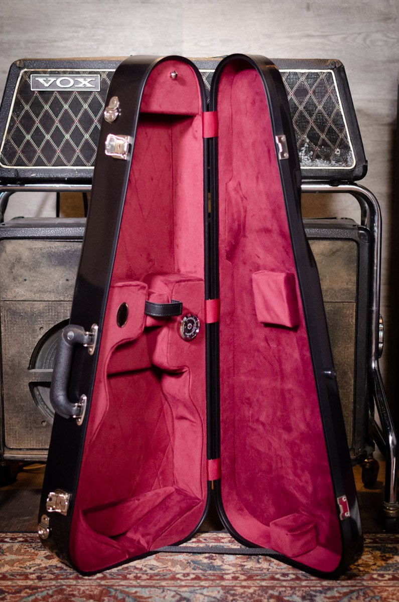 Bobelock 1029 Fiberglass Arrow Mandolin Case- Black/Wine