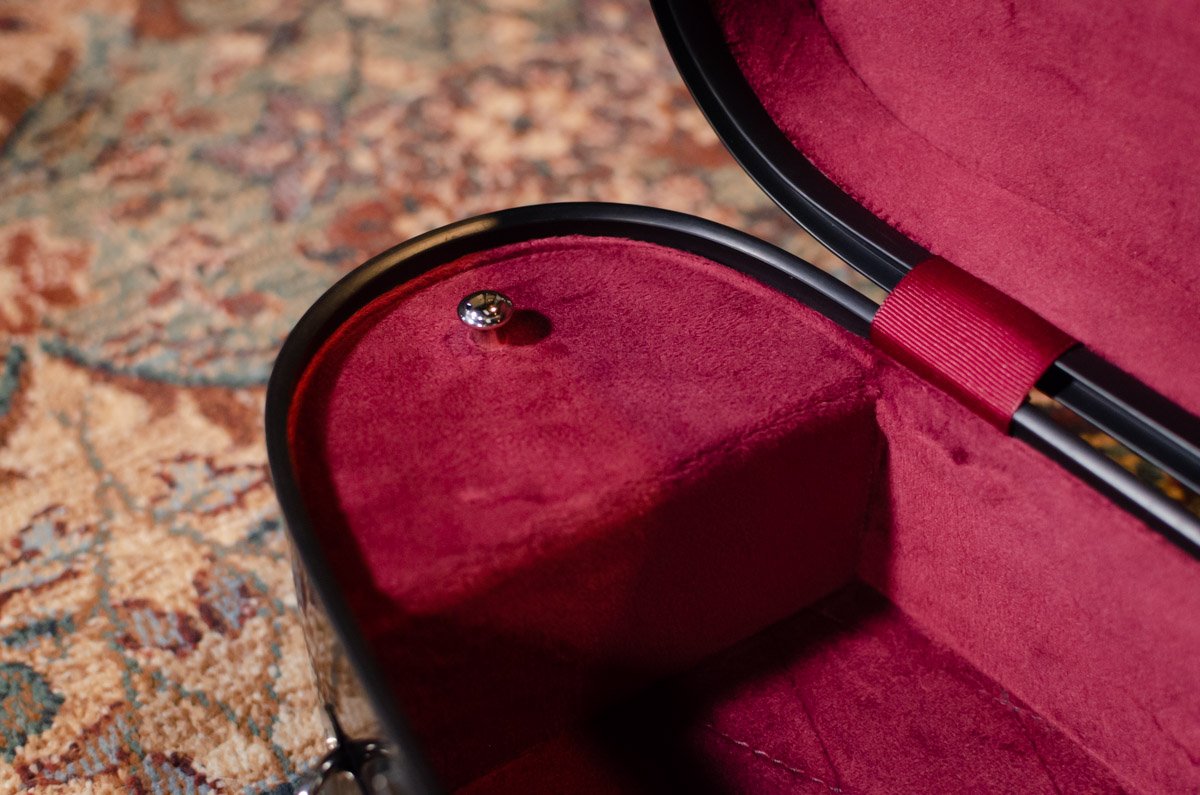 Bobelock 1029 Fiberglass Arrow Mandolin Case- Black/Wine