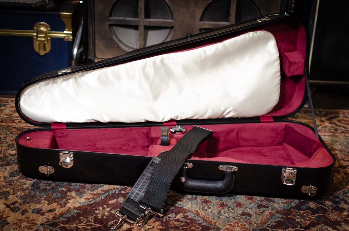 Bobelock 1029 Fiberglass Arrow Mandolin Case- Black/Wine