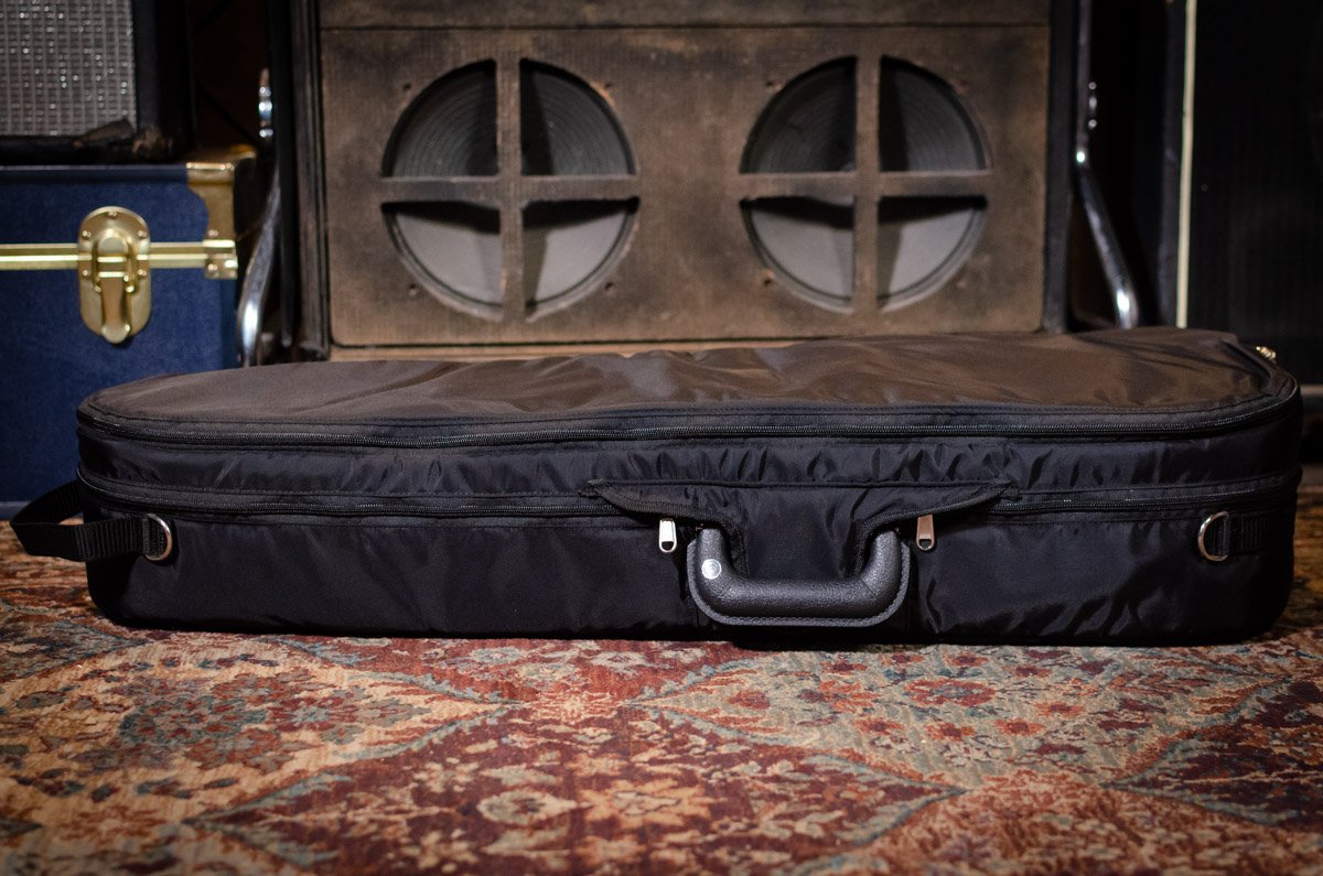 Bobelock 1029 Fiberglass Arrow Mandolin Case- Black/Wine