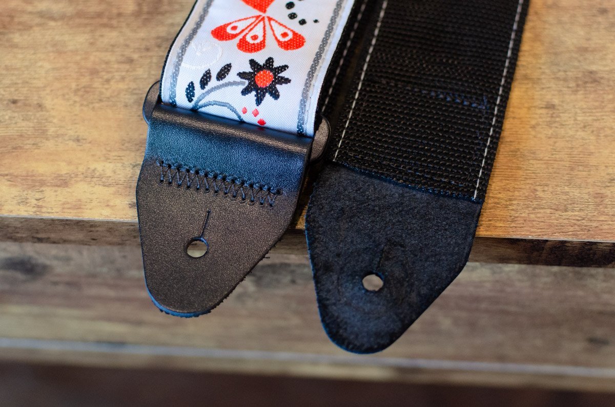 Ernie Ball P04689 Red Bird Winter Jacquard Guitar Strap