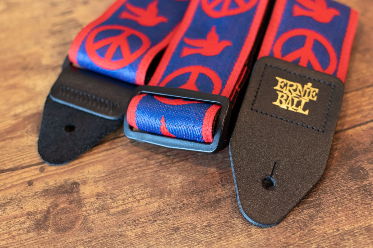 Ernie Ball P04698 Red and Blue Peace Love Dove Jacquard Guitar Strap