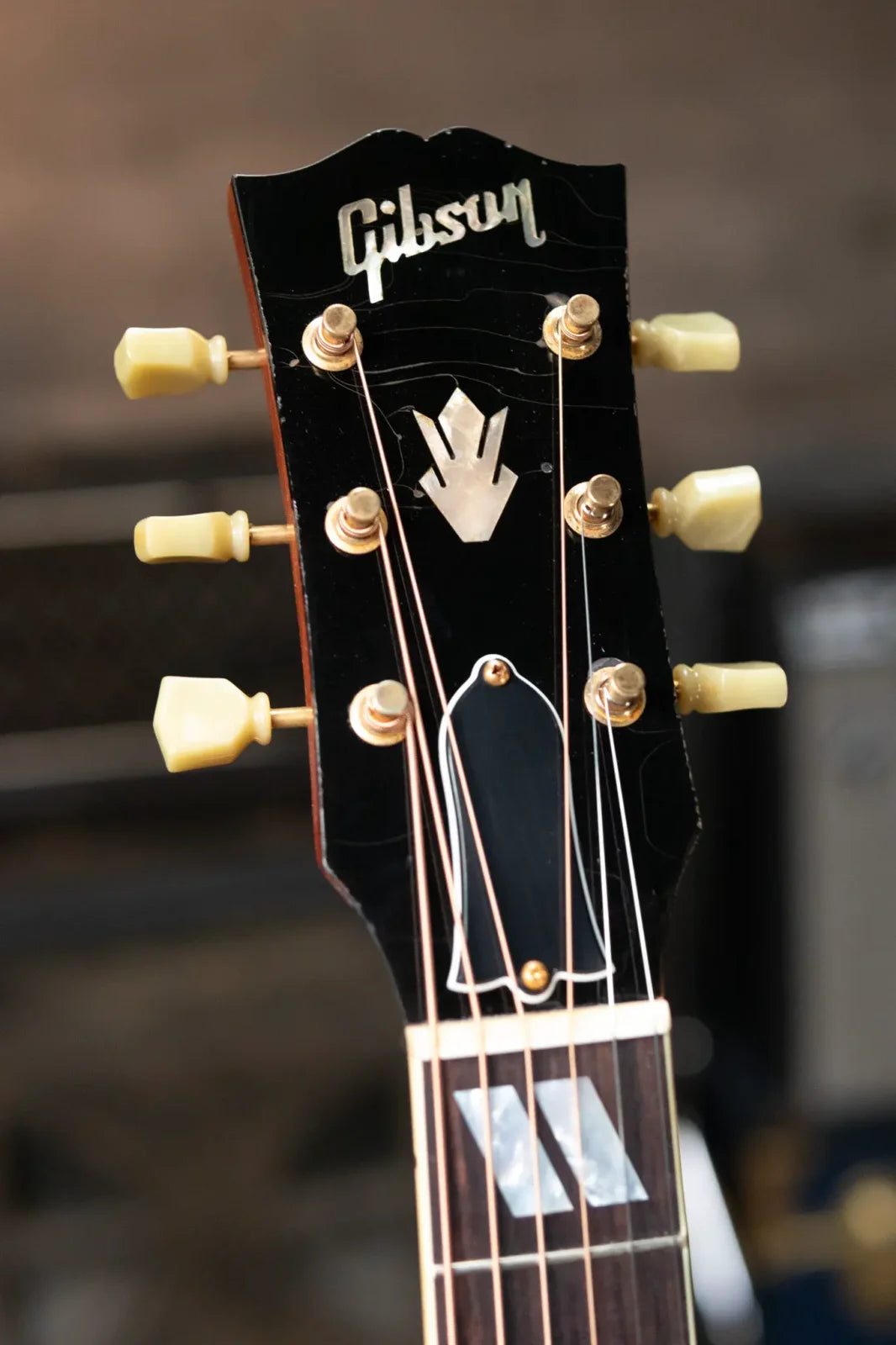 Gibson 1960 Hummingbird Light Aged - Heritage Cherry Sunburst with Hardshell Case