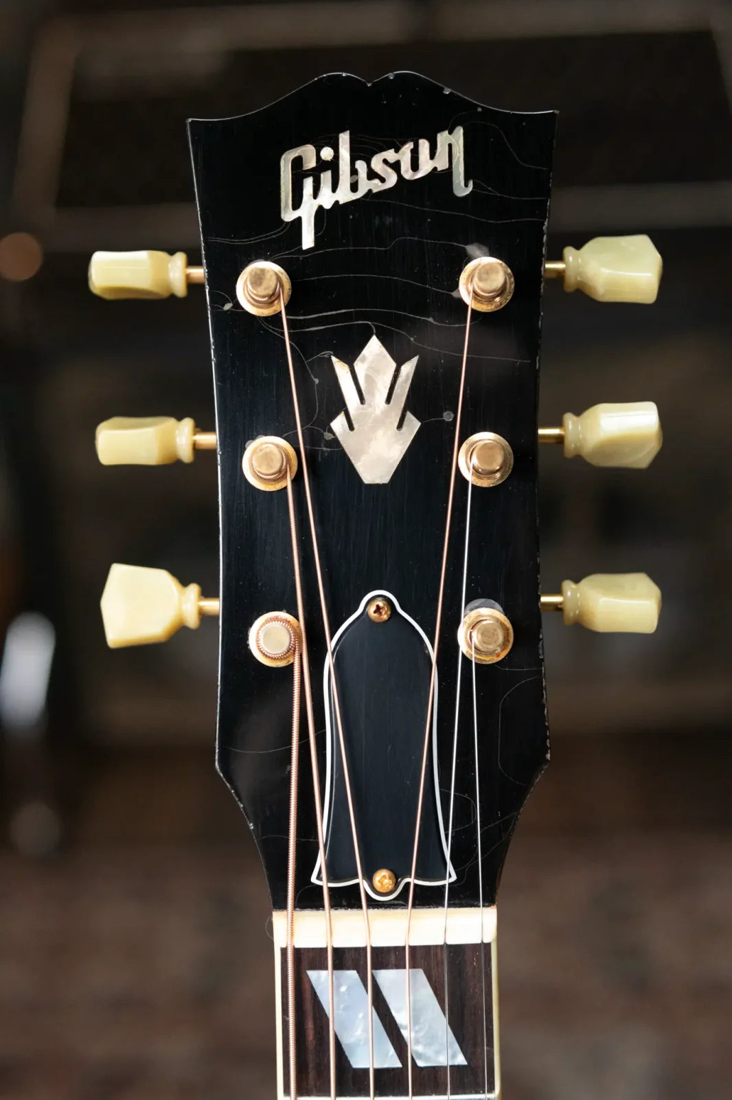 Gibson 1960 Hummingbird Light Aged - Heritage Cherry Sunburst with Hardshell Case