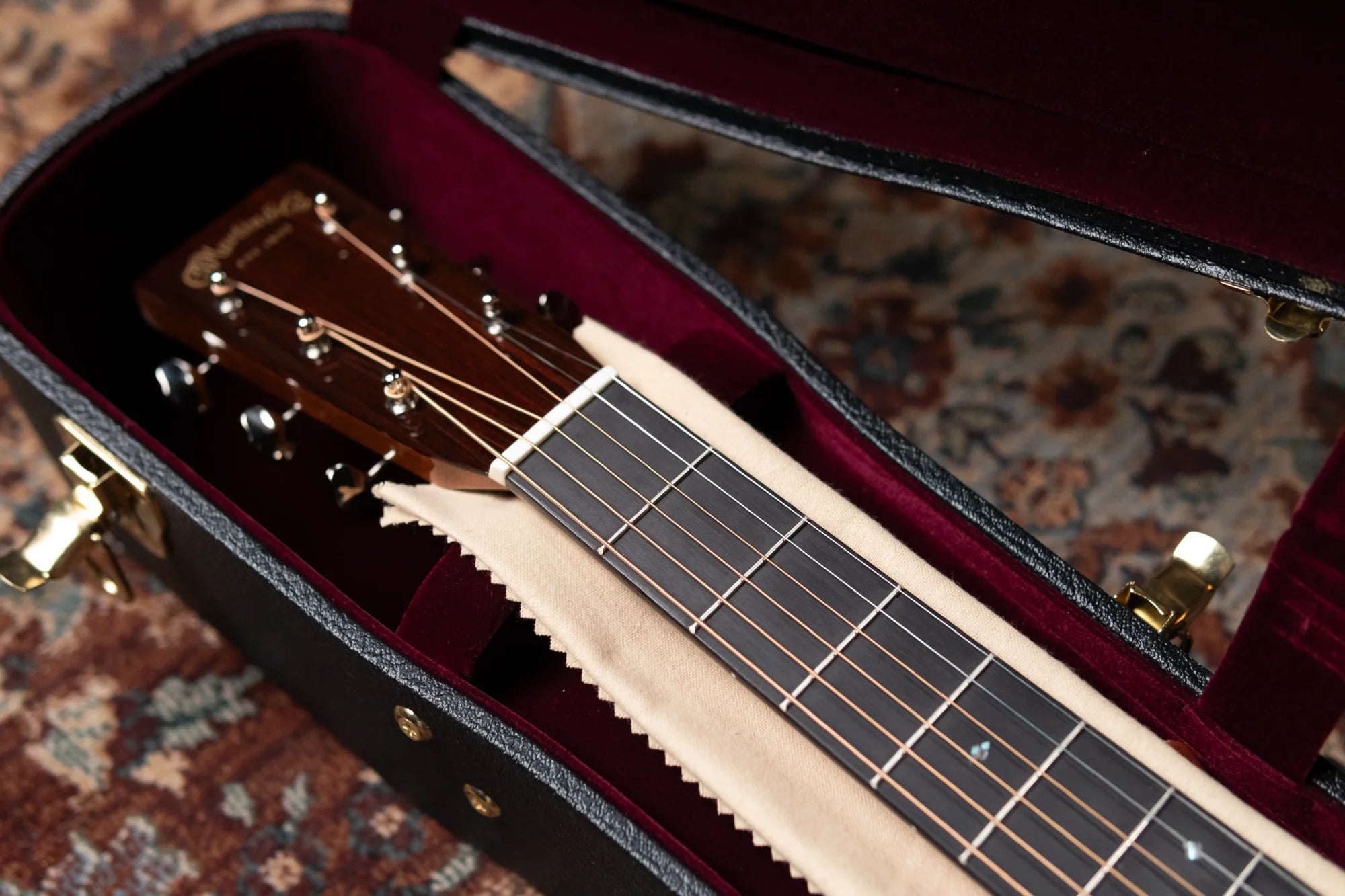 Martin Eric Clapton Signature 000-28EC Acoustic Guitar - Sunburst with Hardshell Case