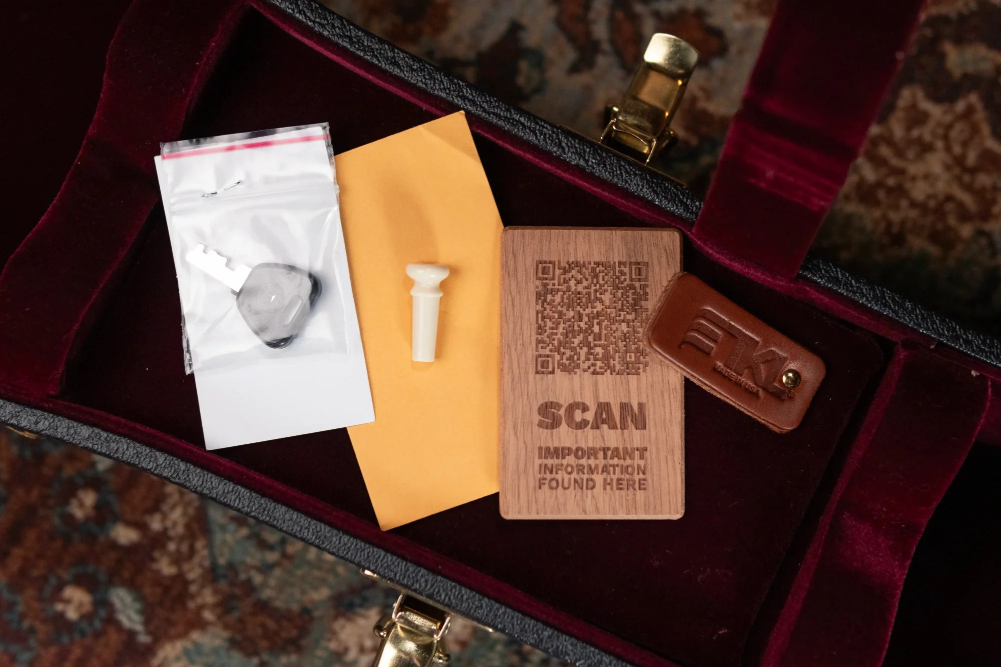 Martin Eric Clapton Signature 000-28EC Acoustic Guitar - Sunburst with Hardshell Case