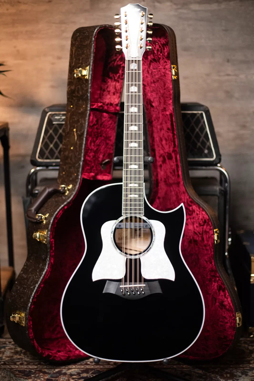 Taylor 657ce Bajo Quinto 10-String Acoustic/Electric Guitar with Hardshell Case