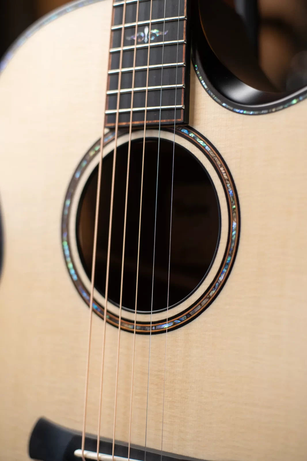 Taylor Builder's Edition 914ce Natural Grand Auditorium Acoustic/Electric with Deluxe Hardshell Case