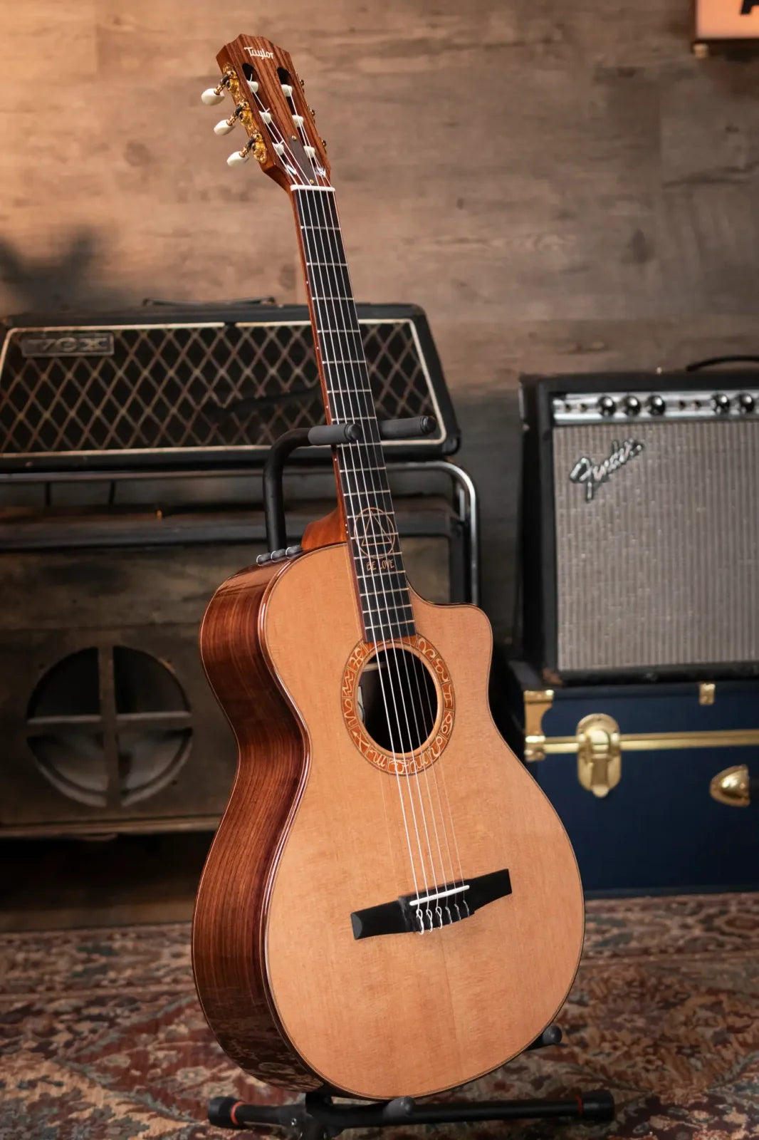 Taylor JMSM Jason Mraz Signature Nylon Acoustic/Electric with Hardshell Case