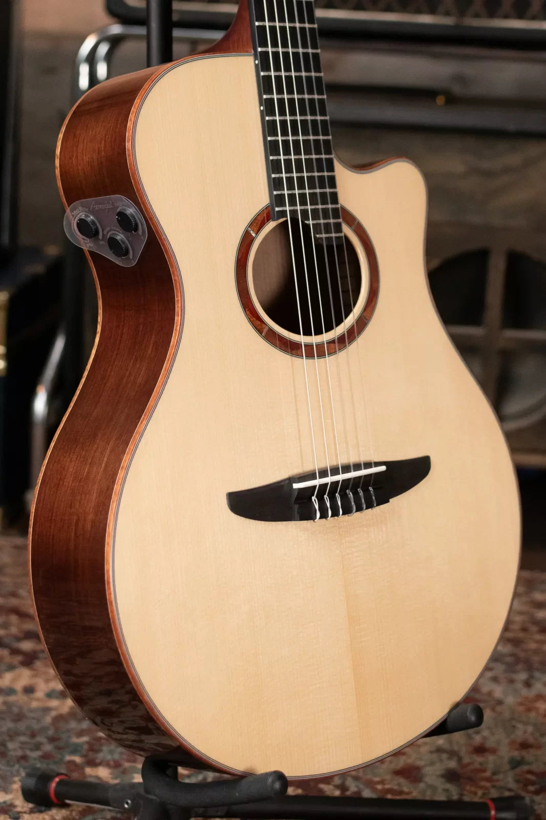 Yamaha NTX5 Acoustic/Electric Guitar - Natural with Gig Bag