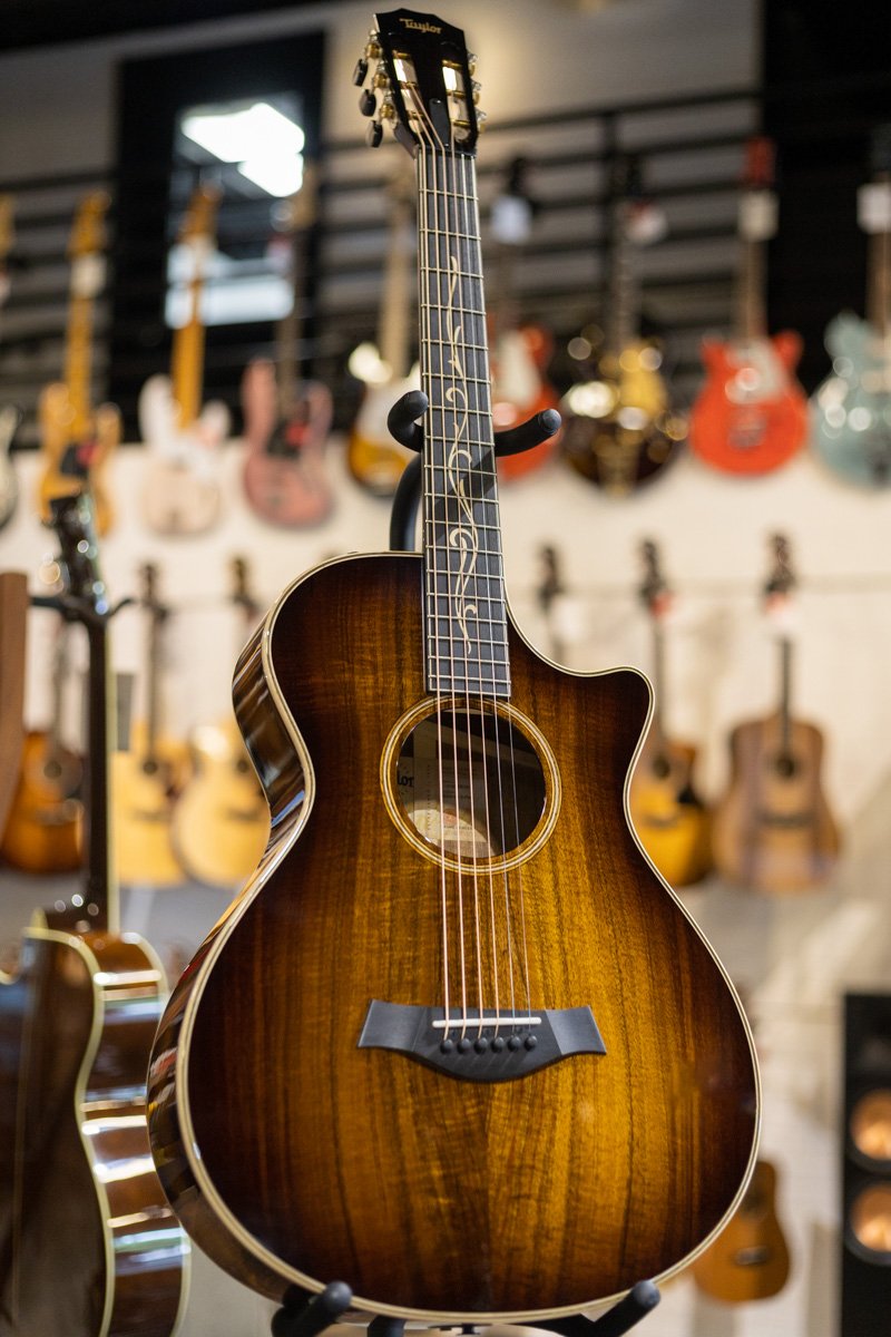 Taylor K22ce 12-Fret Grand Concert Acoustic/Electric Guitar - Deluxe Hardshell Case