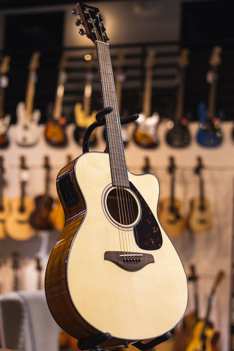 Yamaha FSX800C Small Body Acoustic-Electric Guitar - Natural