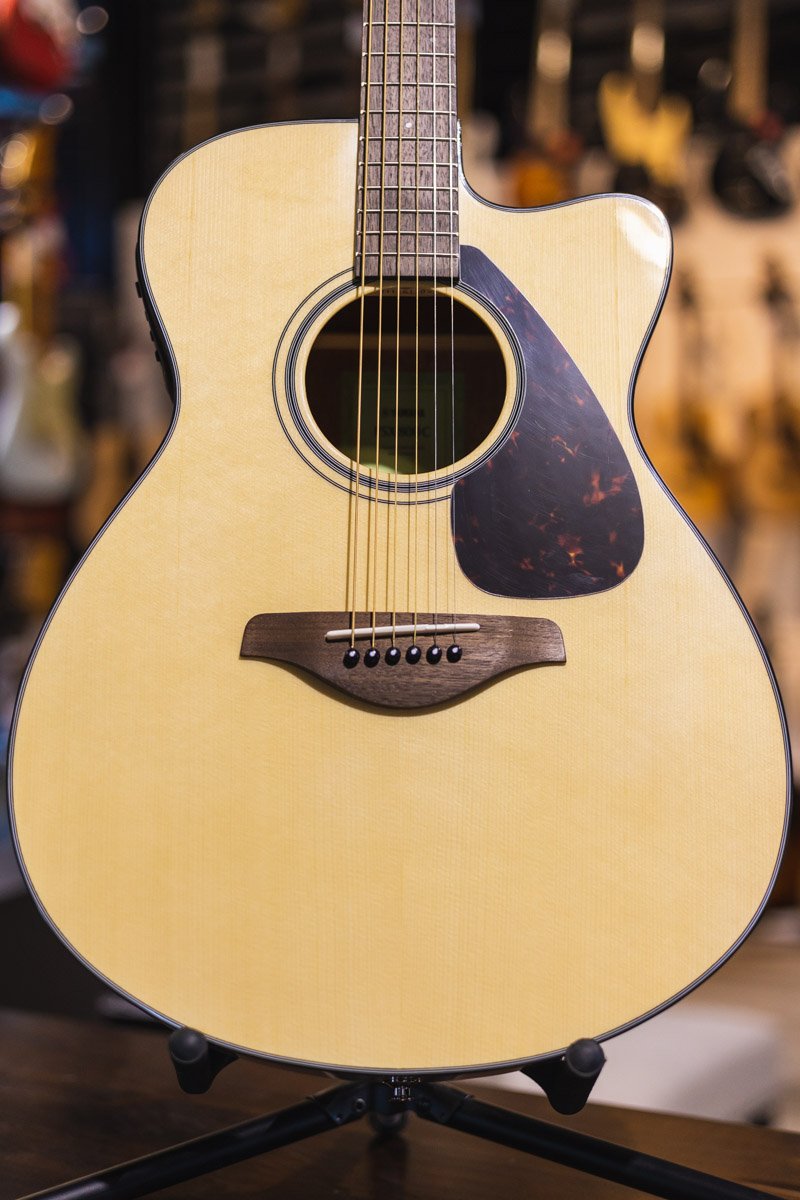 Yamaha FSX800C Small Body Acoustic-Electric Guitar - Natural