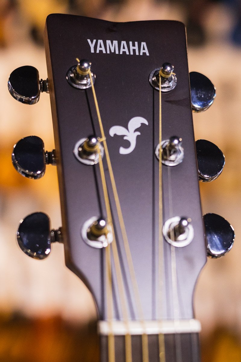 Yamaha FSX800C Small Body Acoustic-Electric Guitar - Natural