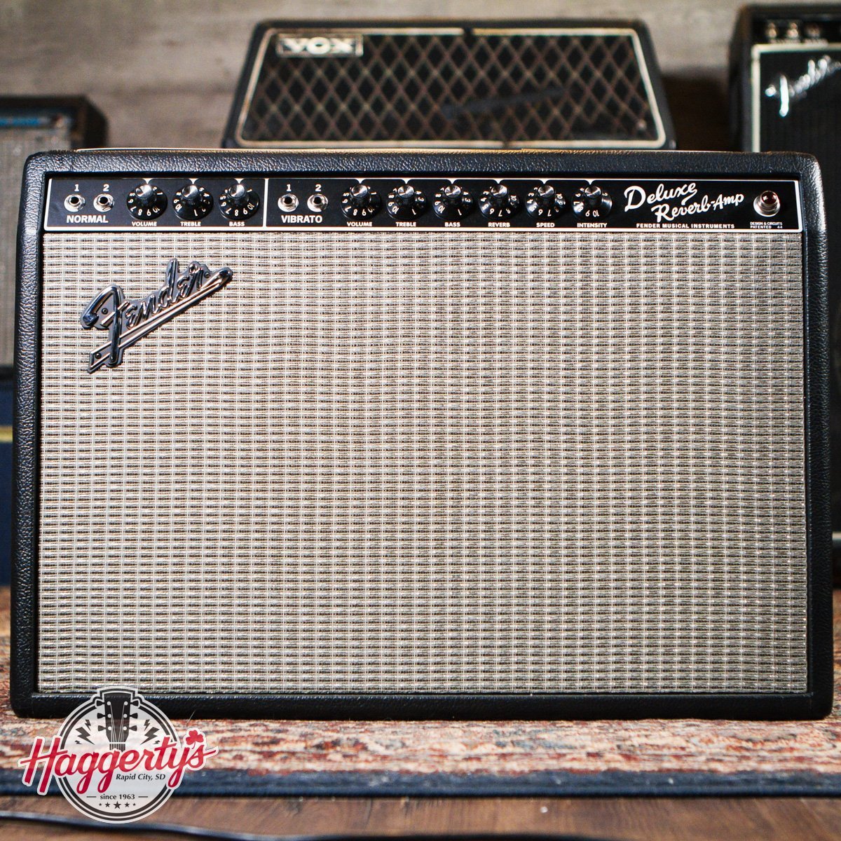 Fender 65 Deluxe Reverb Combo Tube Amplifier - Floor Model