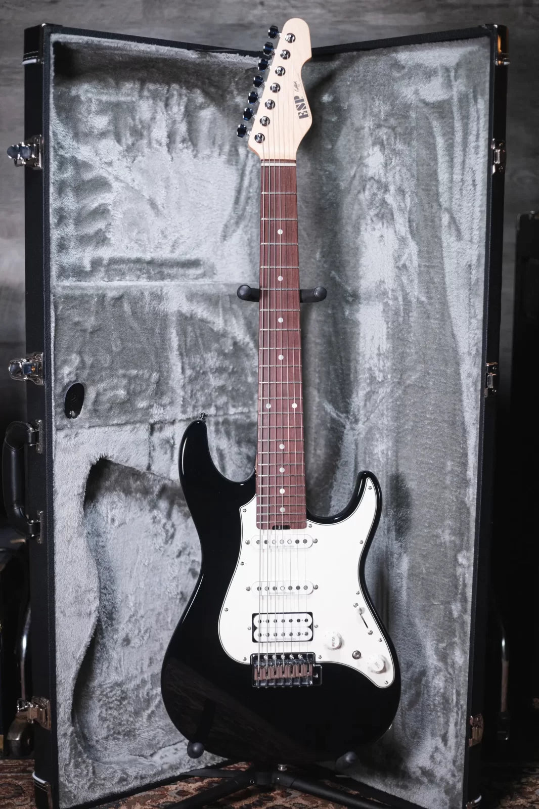 ESP SNAPPER 7 7-String Electric Guitar - Black with Hardshell Case