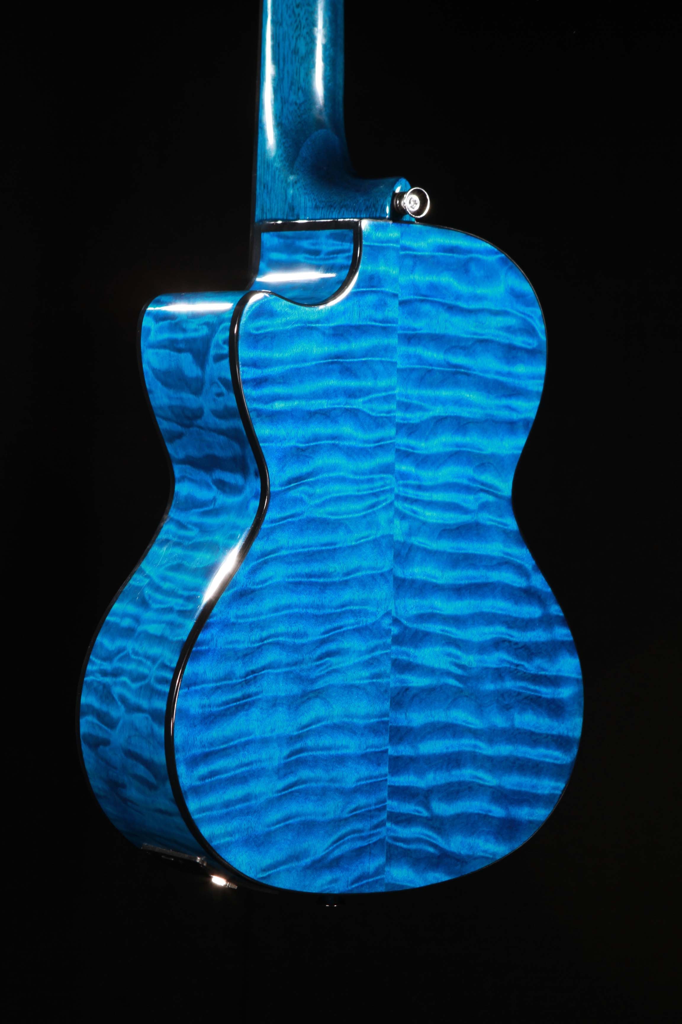 Lanikai QM-BLCET Blue Quilted Maple Tenor Ukulele with Electronics