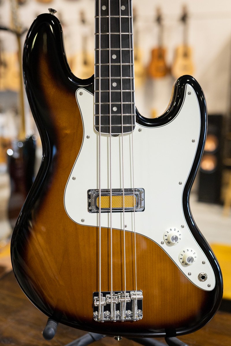 Fender Gold Foil Jazz Bass, Ebony Fingerboard, 2-Color Sunburst - Deluxe Gig Bag - Floor Model