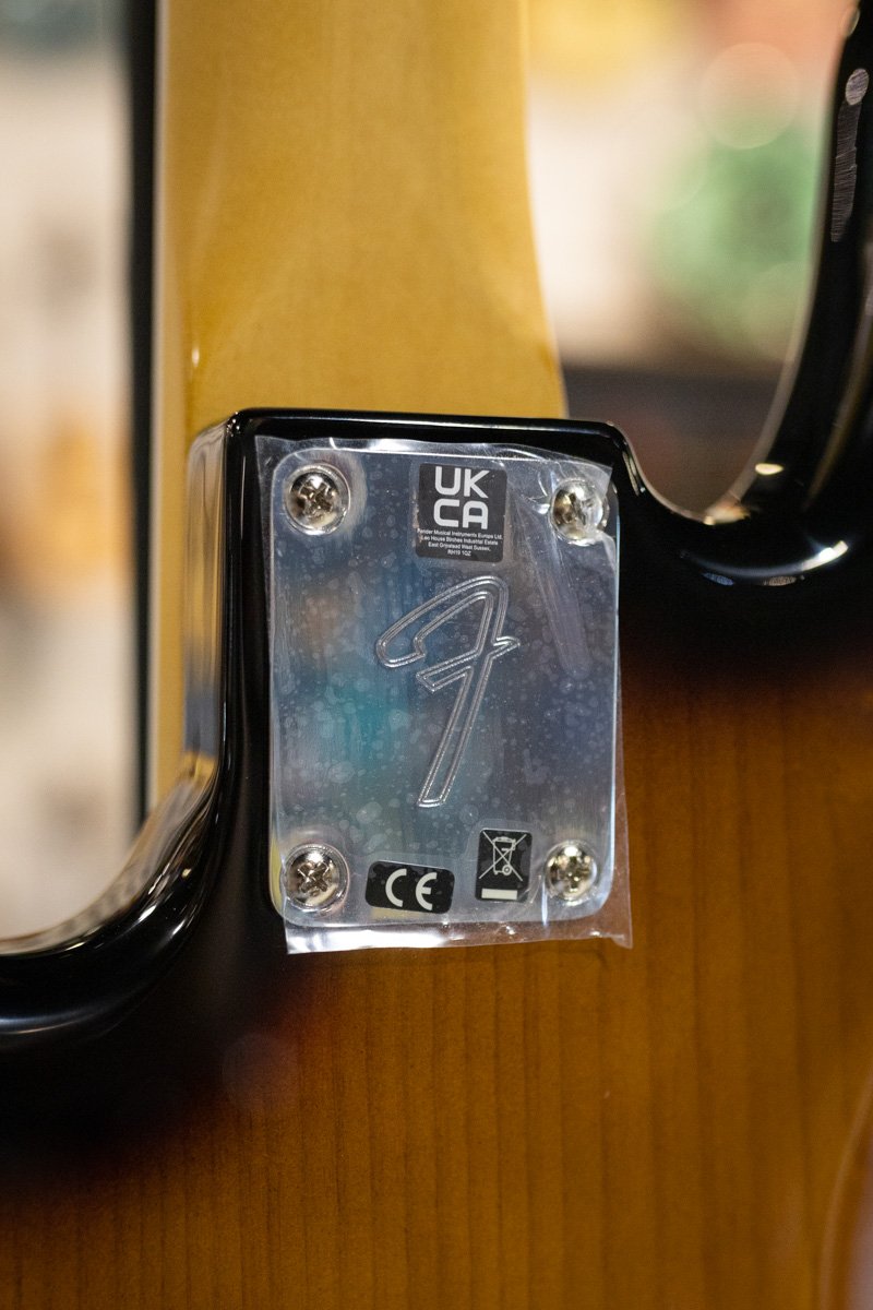 Fender Gold Foil Jazz Bass, Ebony Fingerboard, 2-Color Sunburst - Deluxe Gig Bag - Floor Model
