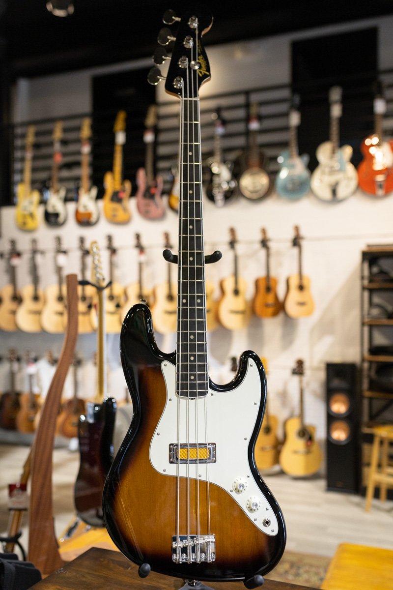 Fender Gold Foil Jazz Bass, Ebony Fingerboard, 2-Color Sunburst - Deluxe Gig Bag - Floor Model Demo