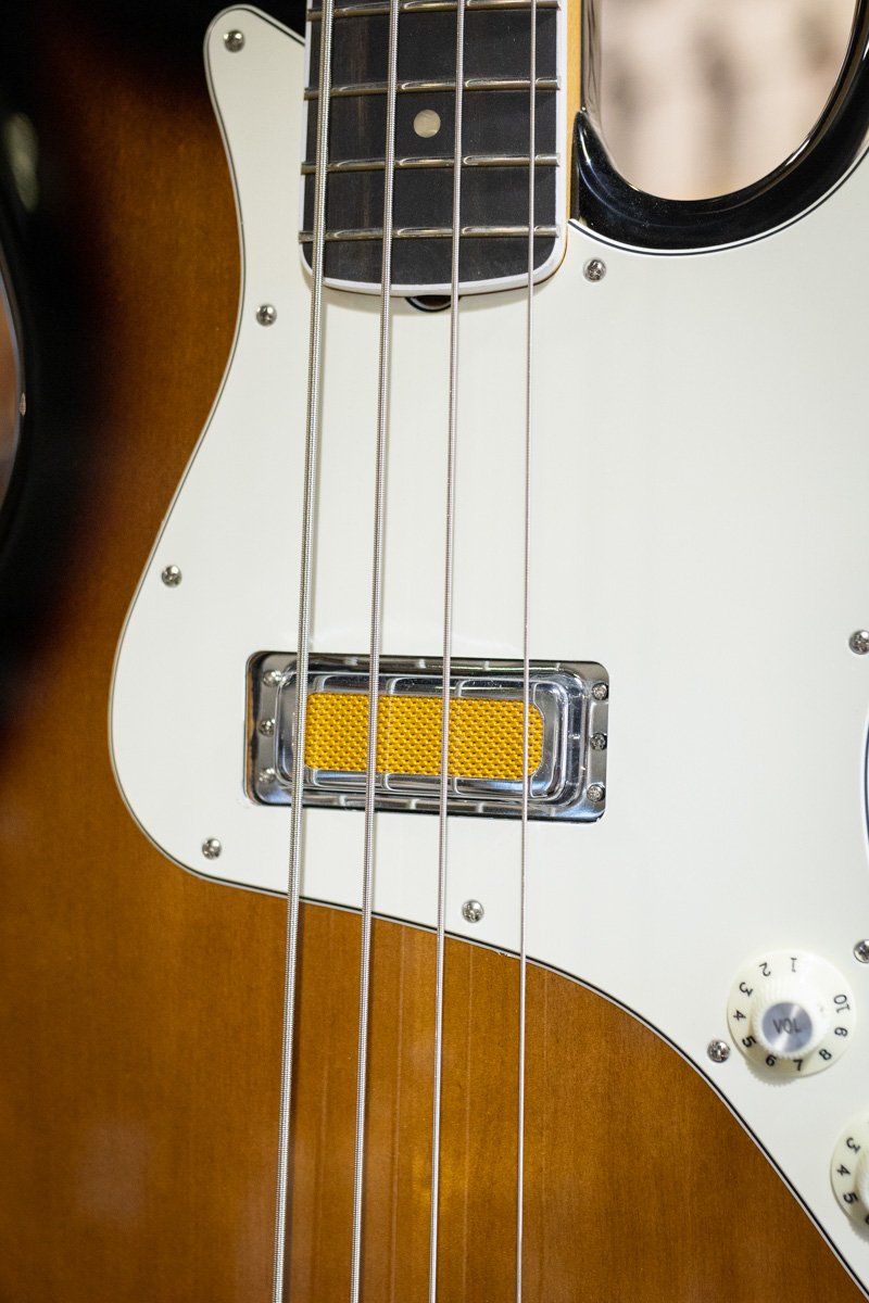 Fender Gold Foil Jazz Bass, Ebony Fingerboard, 2-Color Sunburst - Deluxe Gig Bag - Floor Model Demo
