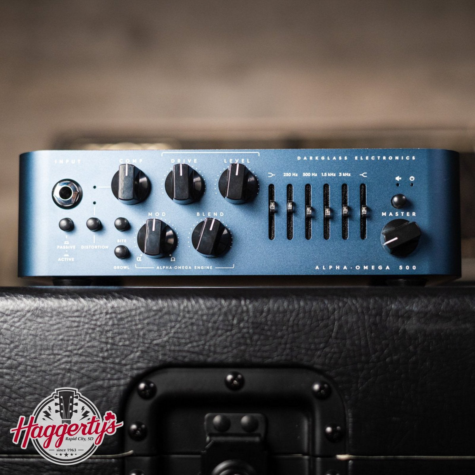 DISPLAYDarkglass Alpha Omega 500W Bass Amplifier