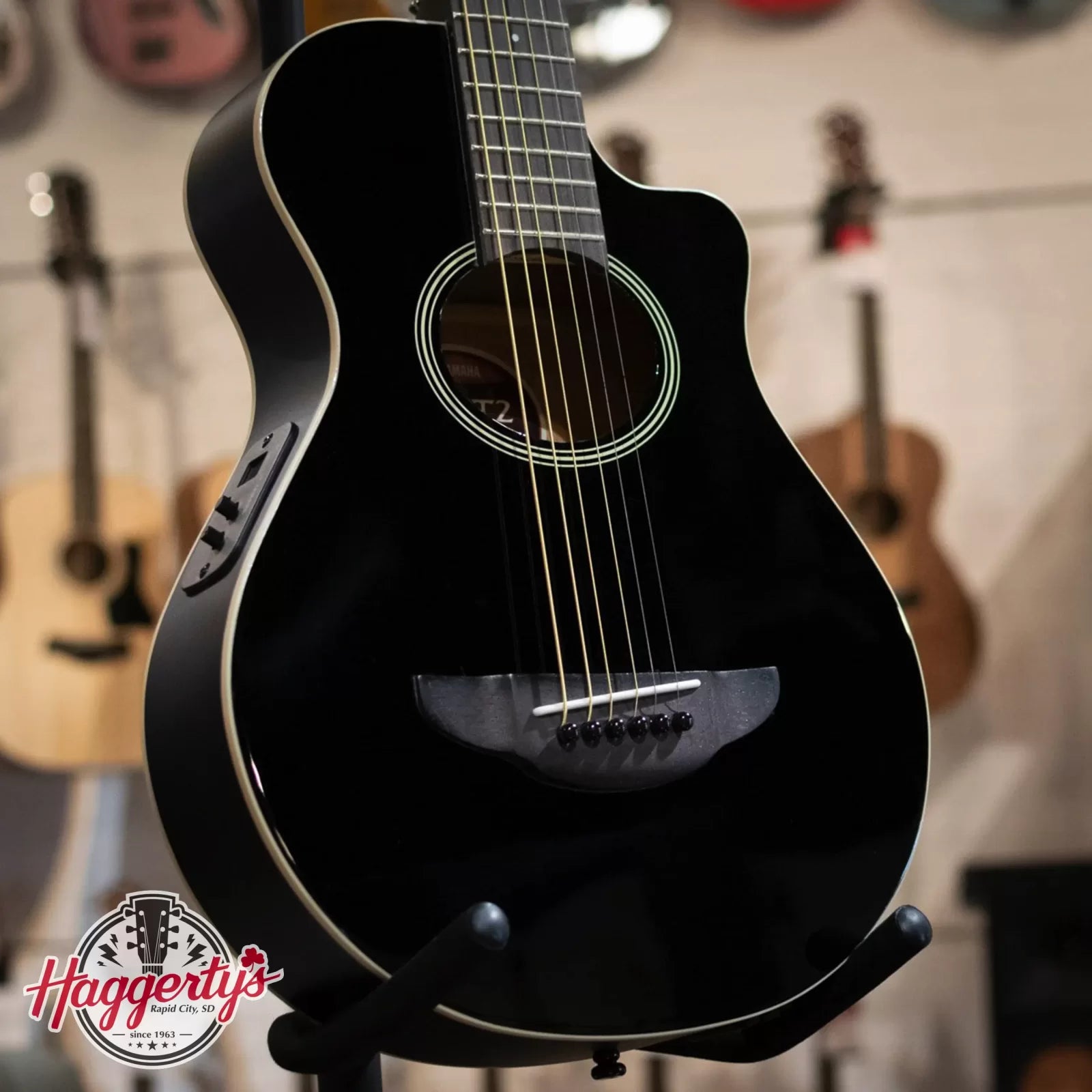 Yamaha APXT2 3/4-Size Thin-Line Cutaway Acoustic/Electric Guitar - Black with Gig Bag