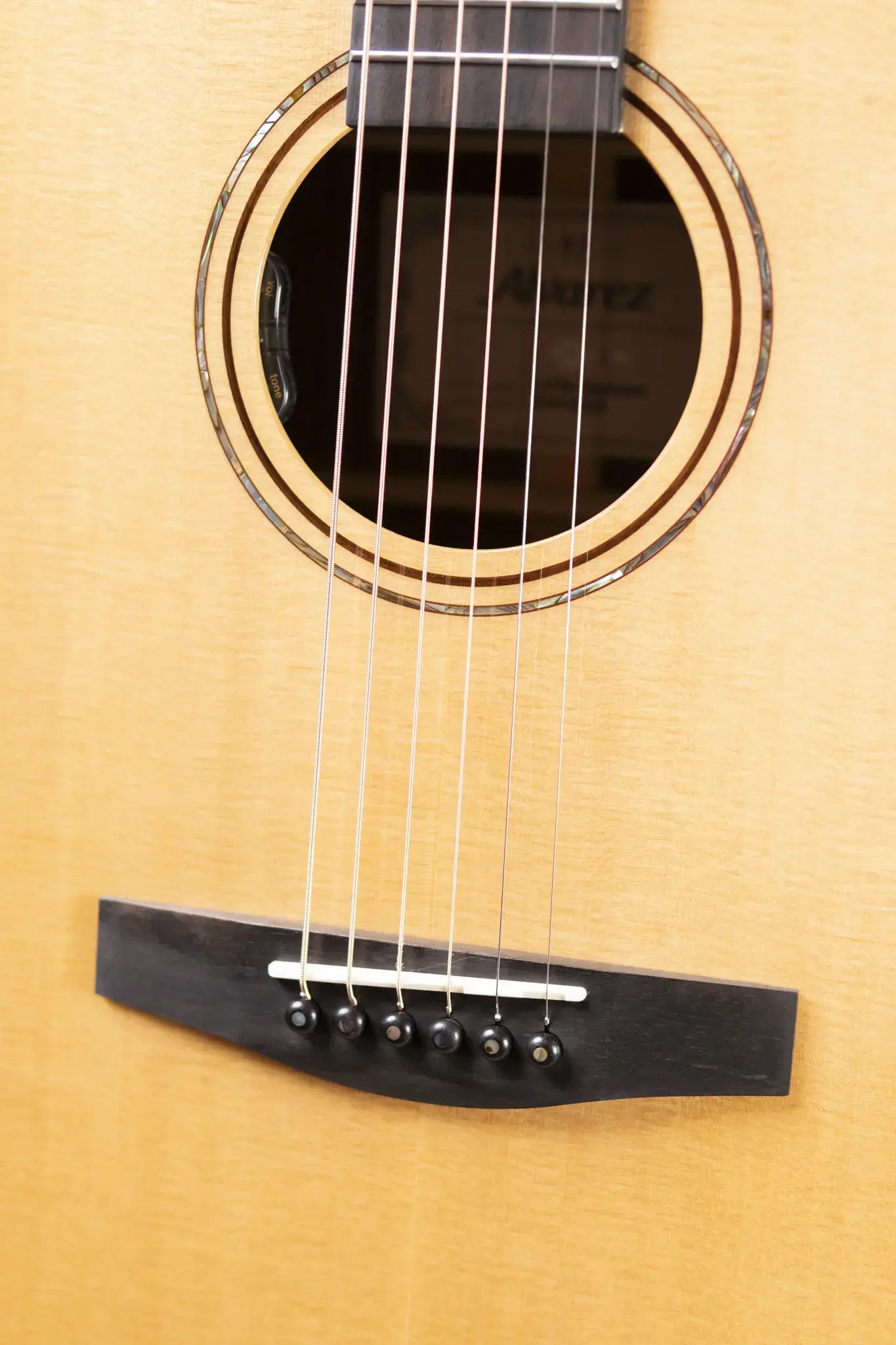 Alvarez LD70e Laureate Dreadnought Acoustic/Electric Guitar - Daybreak with Softshell Case