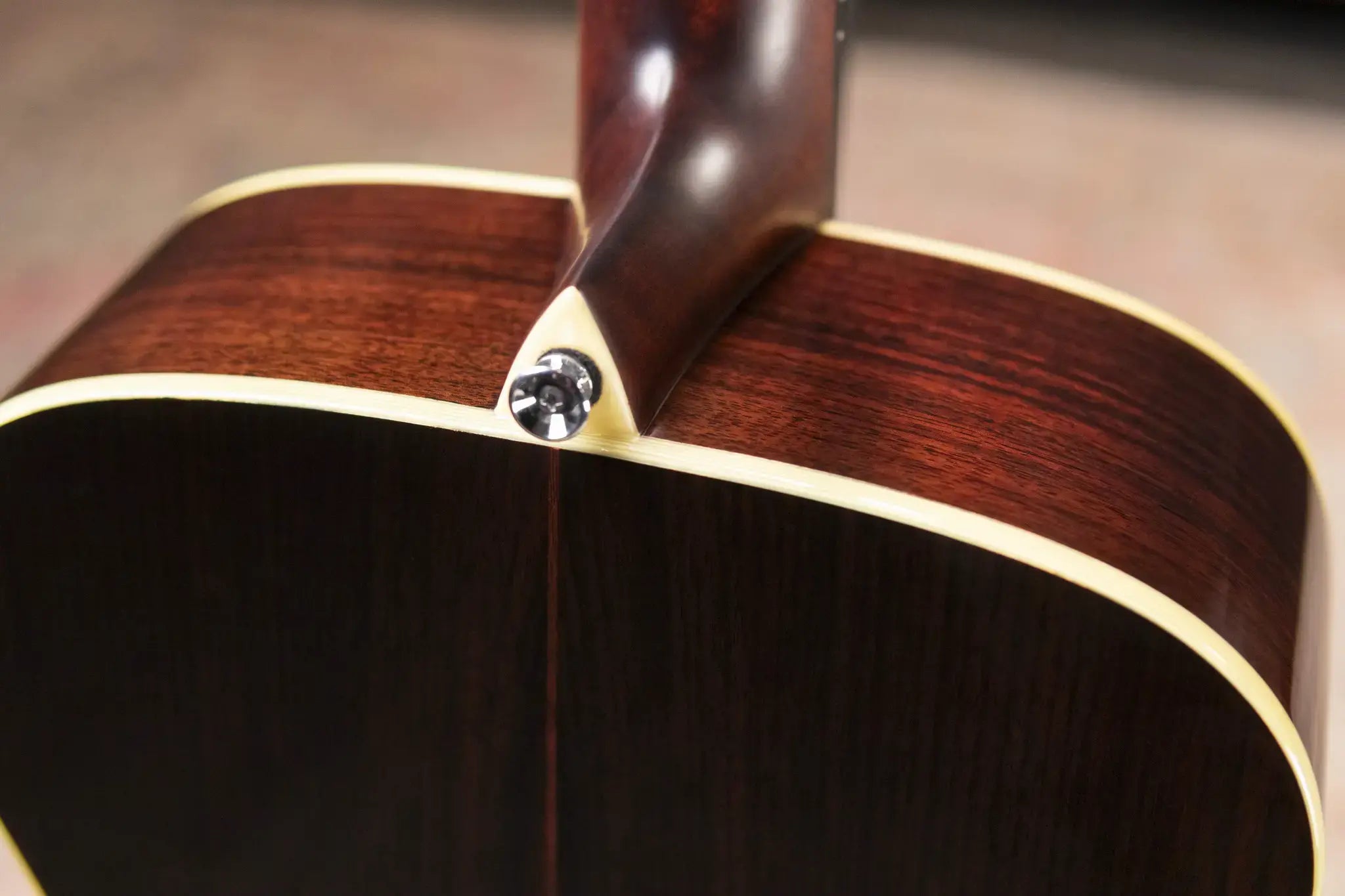 Alvarez LF70e Laureate Folk/OM Acoustic/Electric Guitar - Daybreak with Softshell Case