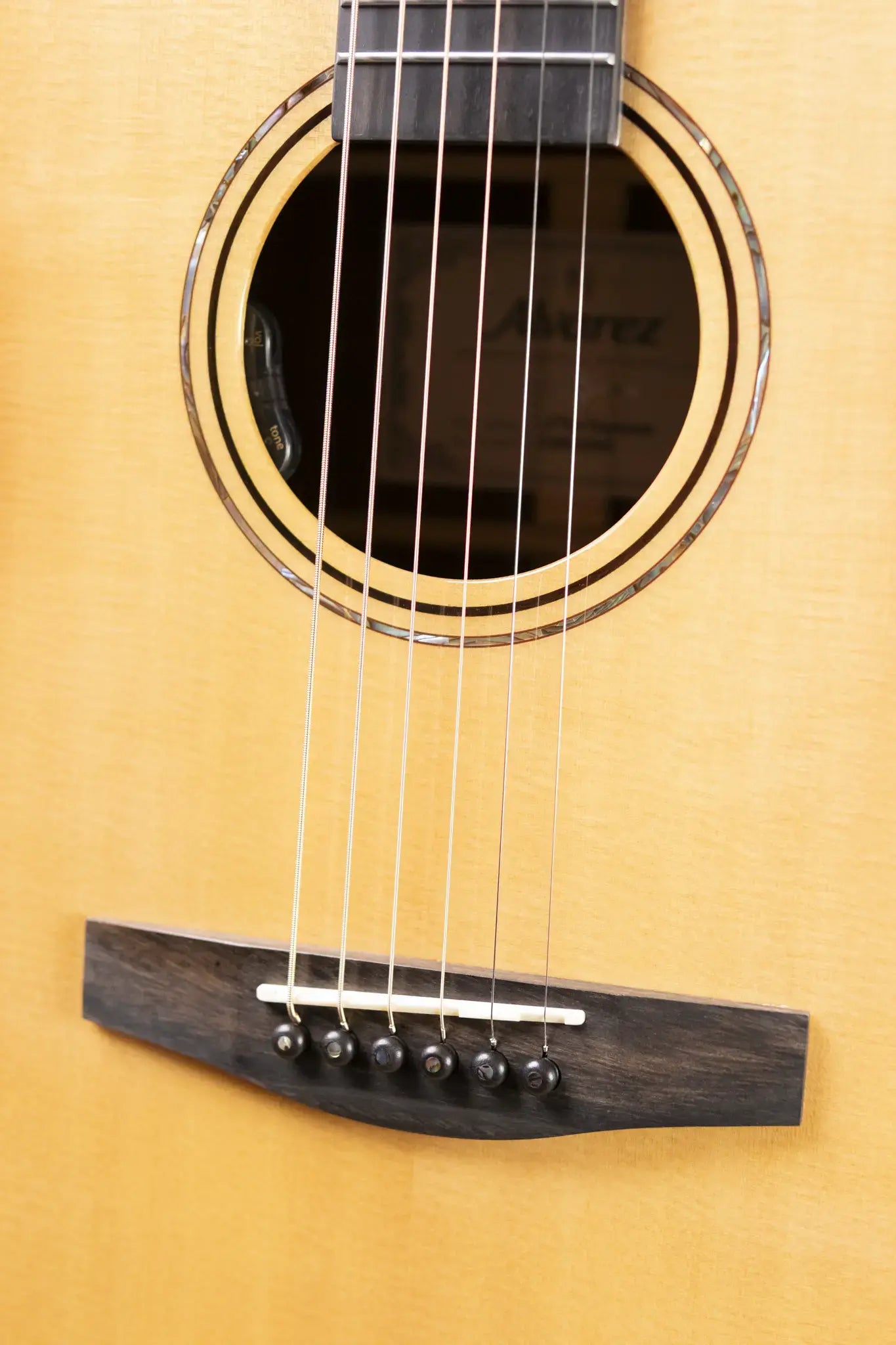 Alvarez LF70e Laureate Folk/OM Acoustic/Electric Guitar - Daybreak with Softshell Case