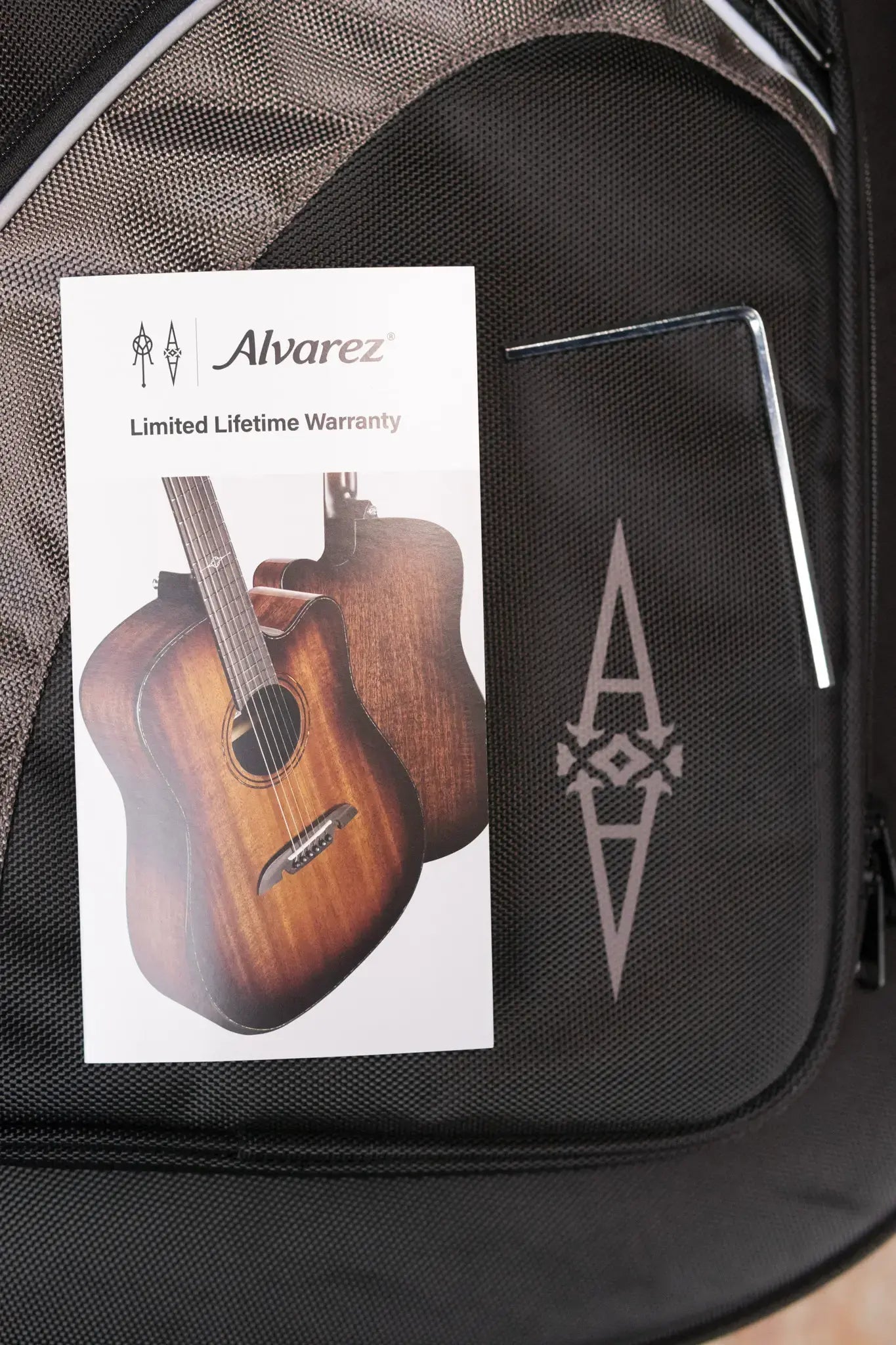 Alvarez LF70e Laureate Folk/OM Acoustic/Electric Guitar - Daybreak with Softshell Case