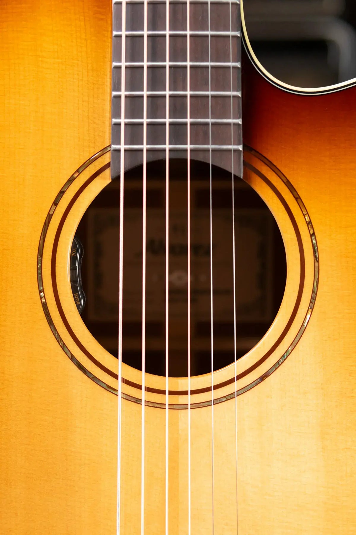 Alvarez Masterworks MD60ce Dreadnought Acoustic/Electric Guitar - Shadowburst with Hardshell Case - Demo
