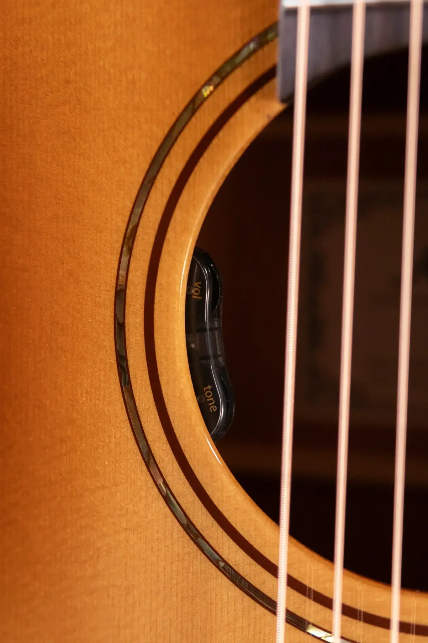 Alvarez Masterworks MF60ce Folk/OM Acoustic/Electric Guitar - Shadowburst with Hardshell Case