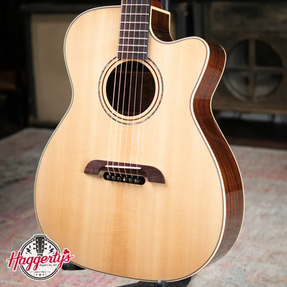 Alvarez Yairi FY70ce Acoustic/Electric Guitar with Hardshell Case