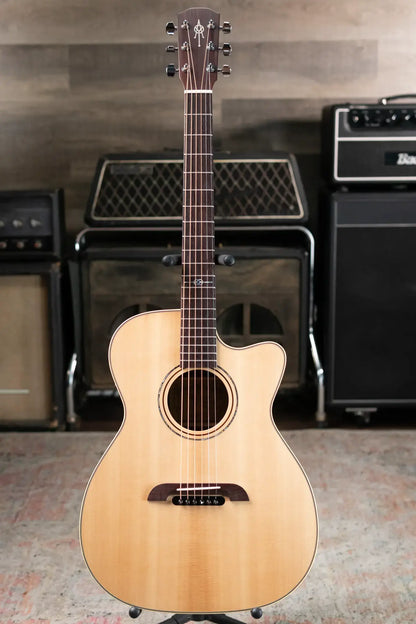 Alvarez Yairi FY70ce Acoustic/Electric Guitar with Hardshell Case