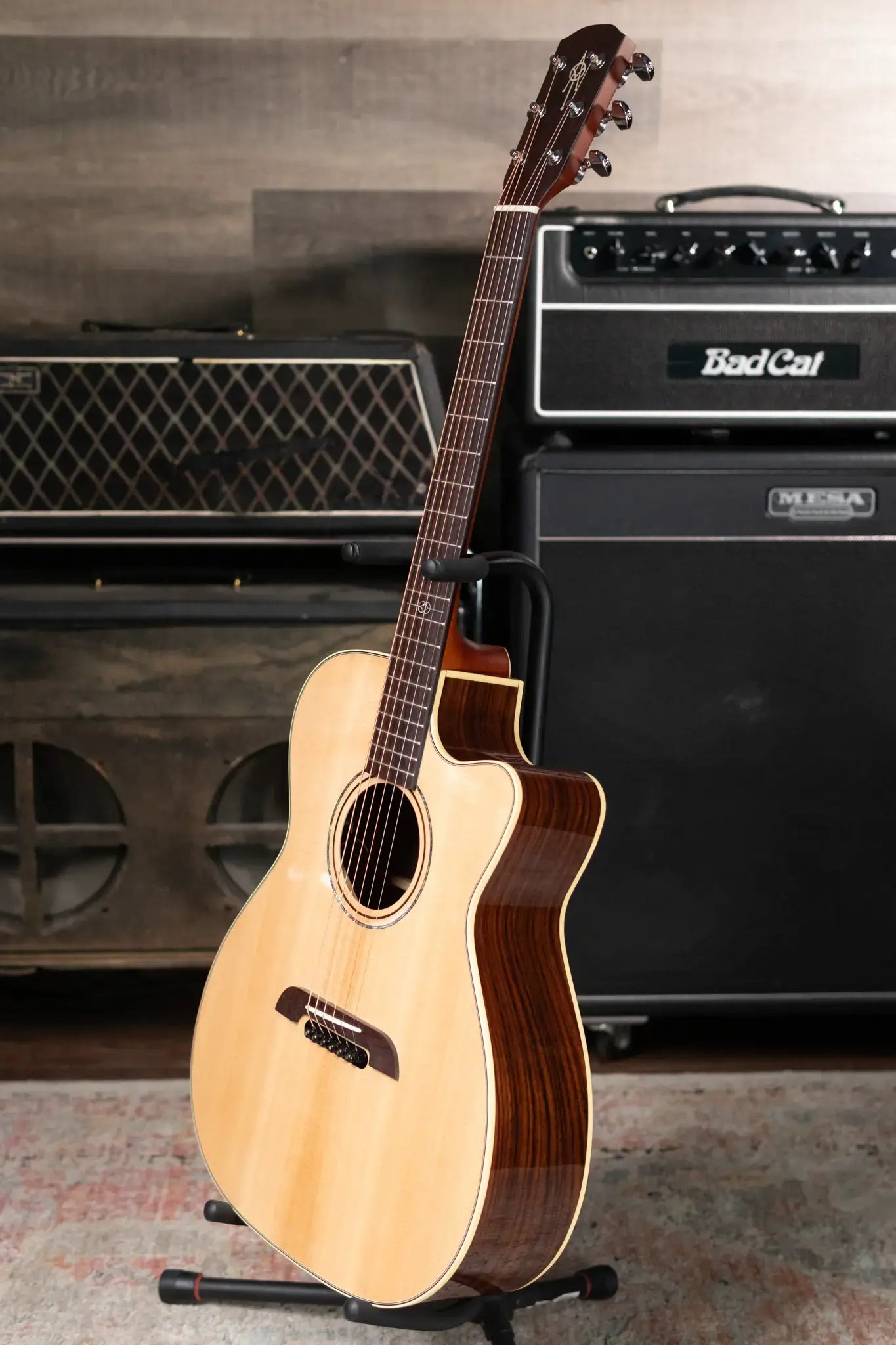 Alvarez Yairi FY70ce Acoustic/Electric Guitar with Hardshell Case