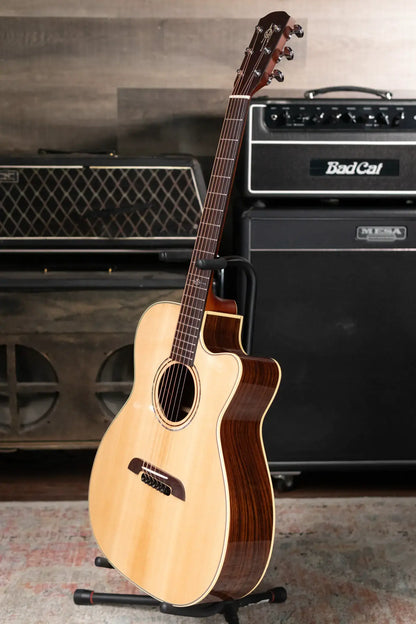 Alvarez Yairi FY70ce Acoustic/Electric Guitar with Hardshell Case