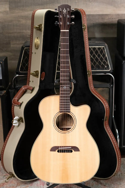 Alvarez Yairi FY70ce Acoustic/Electric Guitar with Hardshell Case