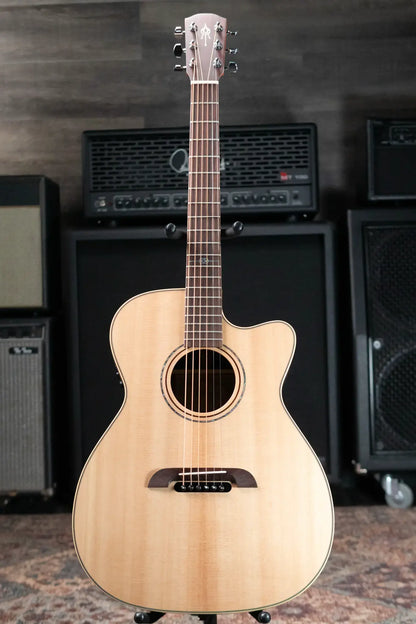 Alvarez Yairi FY70ce Acoustic/Electric Guitar with Hardshell Case