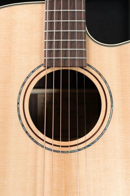 Alvarez Yairi FY70ce Acoustic/Electric Guitar with Hardshell Case